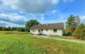 3 Bedroom Nice Home In Röke in Röke